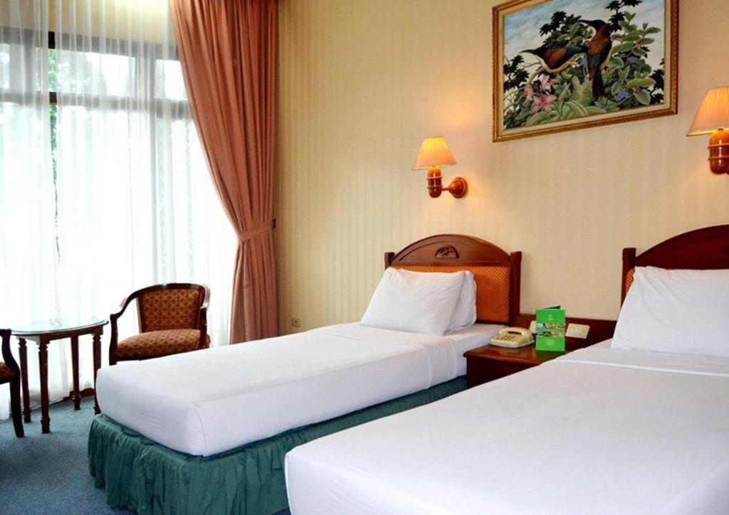 Yasmin Hotel Puncak Exterior photo